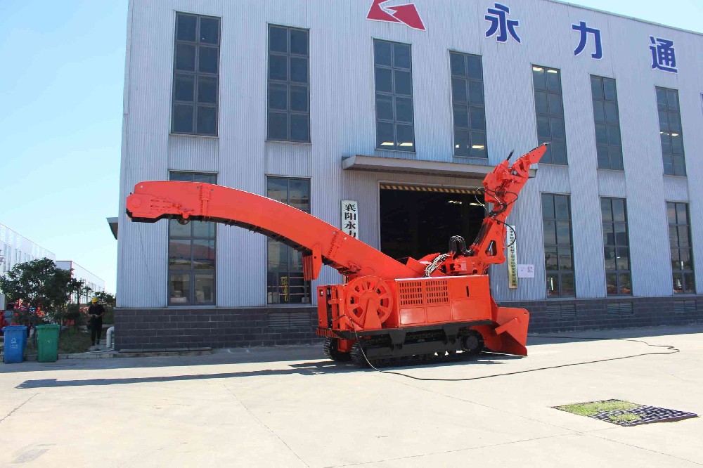 永力通扒渣機的液壓系統如何提升作業效率？
