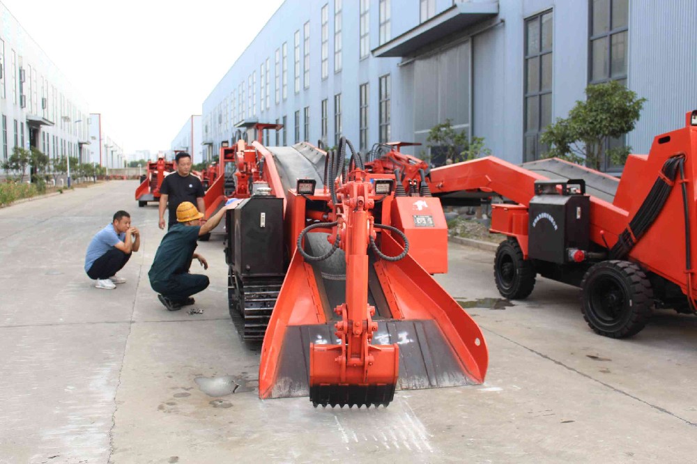 扒渣機竟然減少了礦區工人百分之七十的勞動強度
