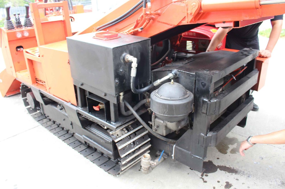 襄陽扒渣機的液壓系統是如何實現高效運作的？
