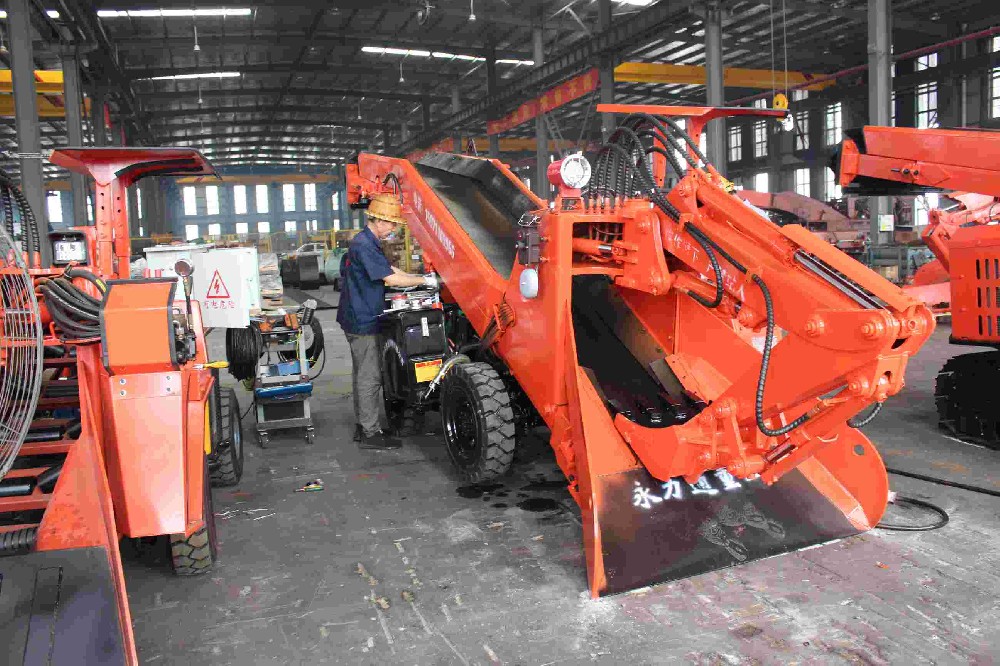 非洲某銅礦：撬毛臺車解決當地人力短缺難題
