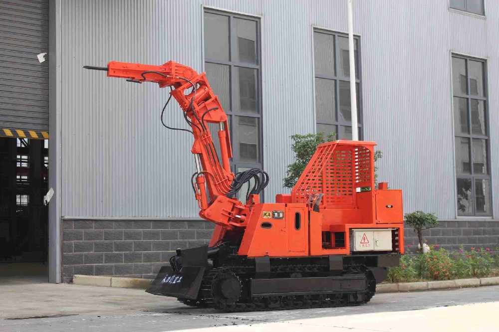 扒渣機女司機訪談:這個行業(yè)女性也能頂半邊天!