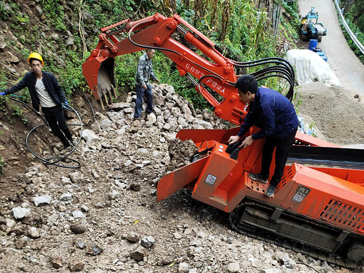 隧道扒渣機(jī).jpg 隧道扒渣機(jī).jpg