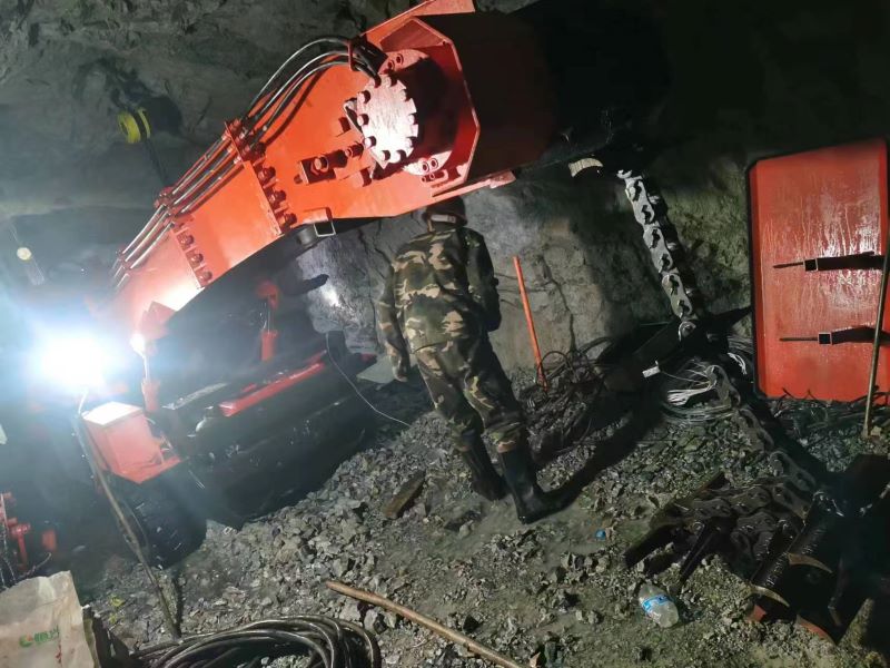 扒渣機(jī)司機(jī)